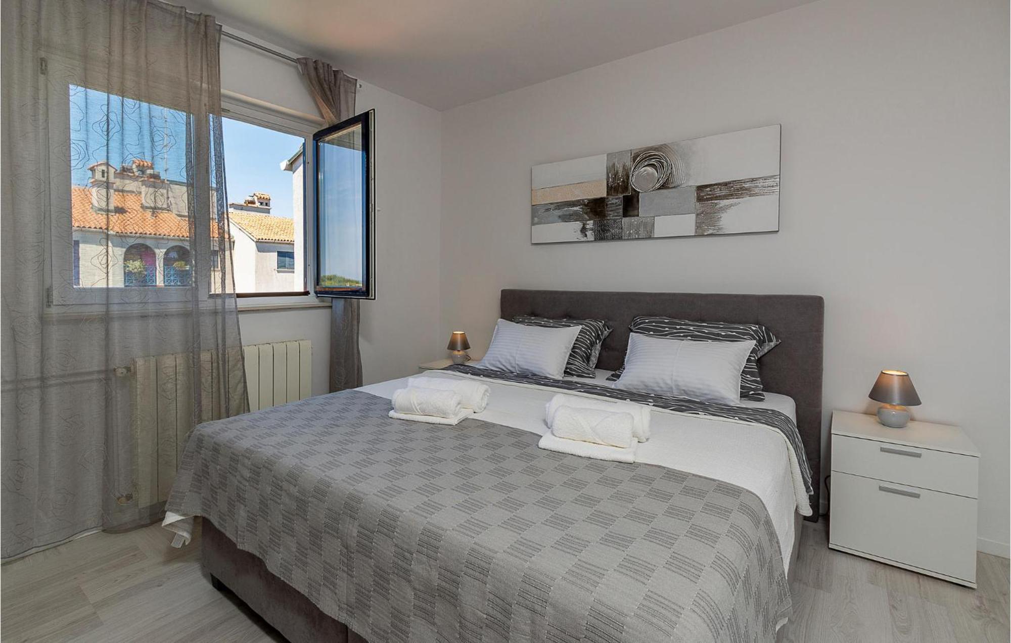 Apartma Stunning In With Kitchen
