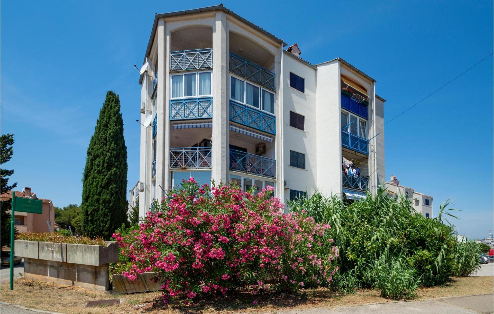 Apartma Stunning In With Kitchen Pula