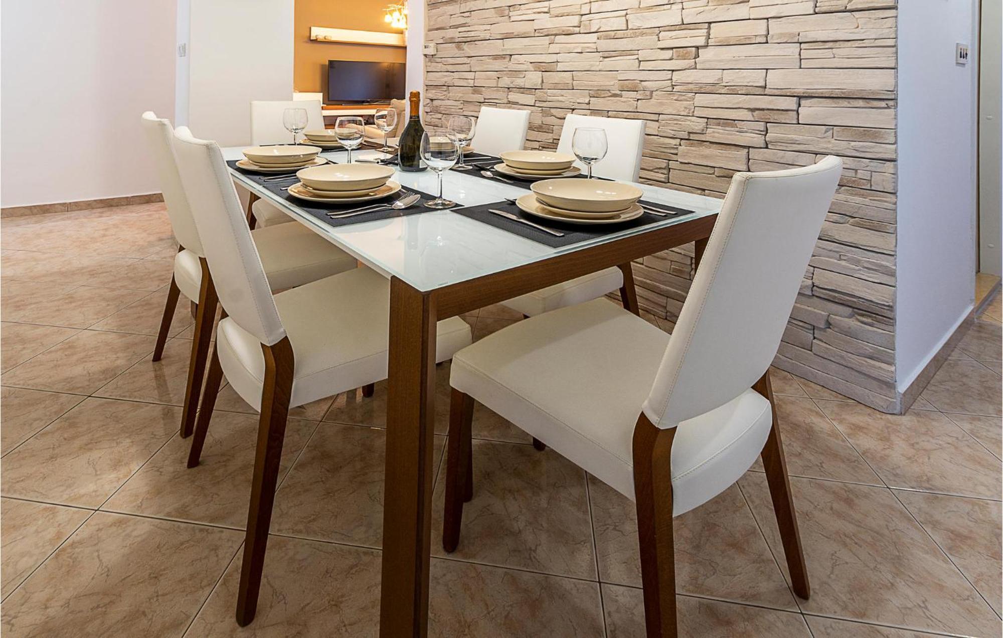 Stunning In With Kitchen Apartma Pula